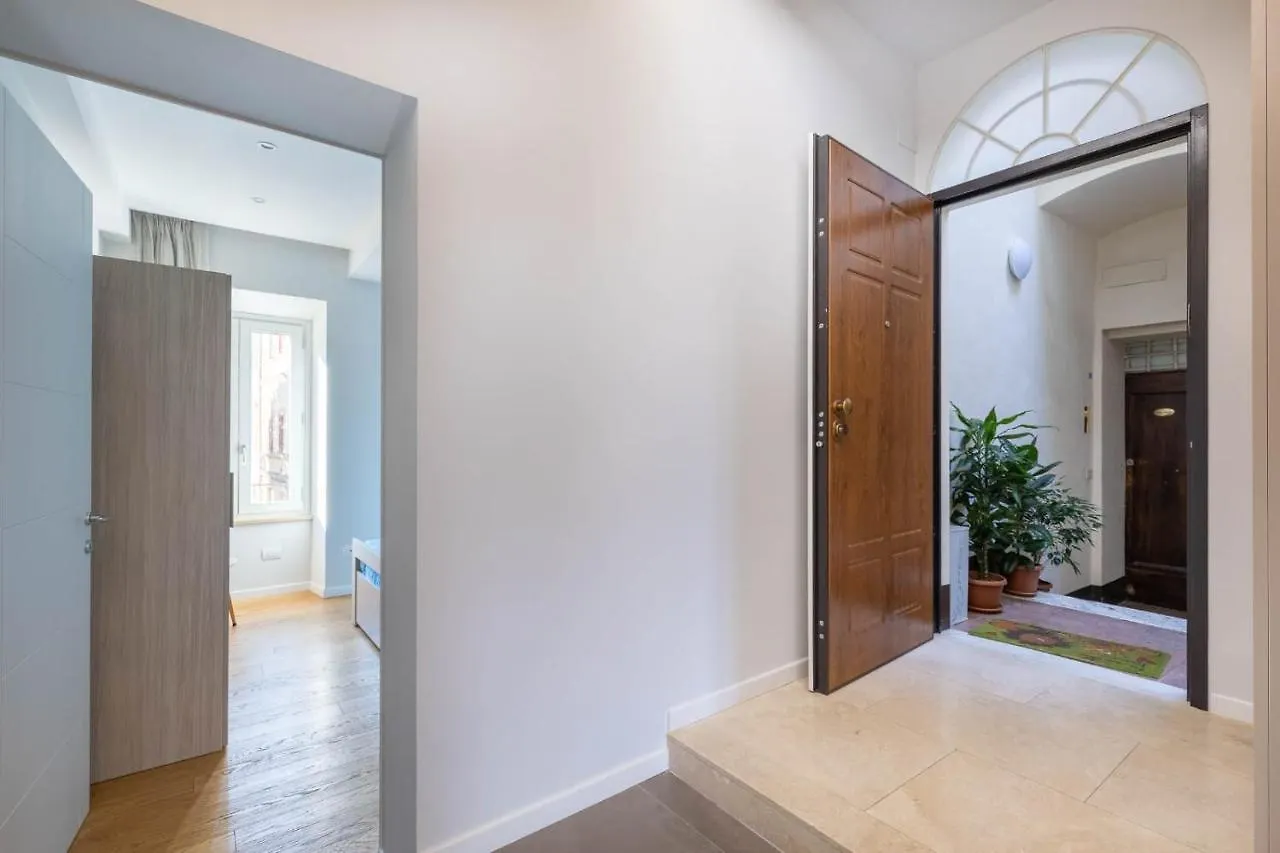 Apartament Siena Historic Center Stylish Flat With Balcony!