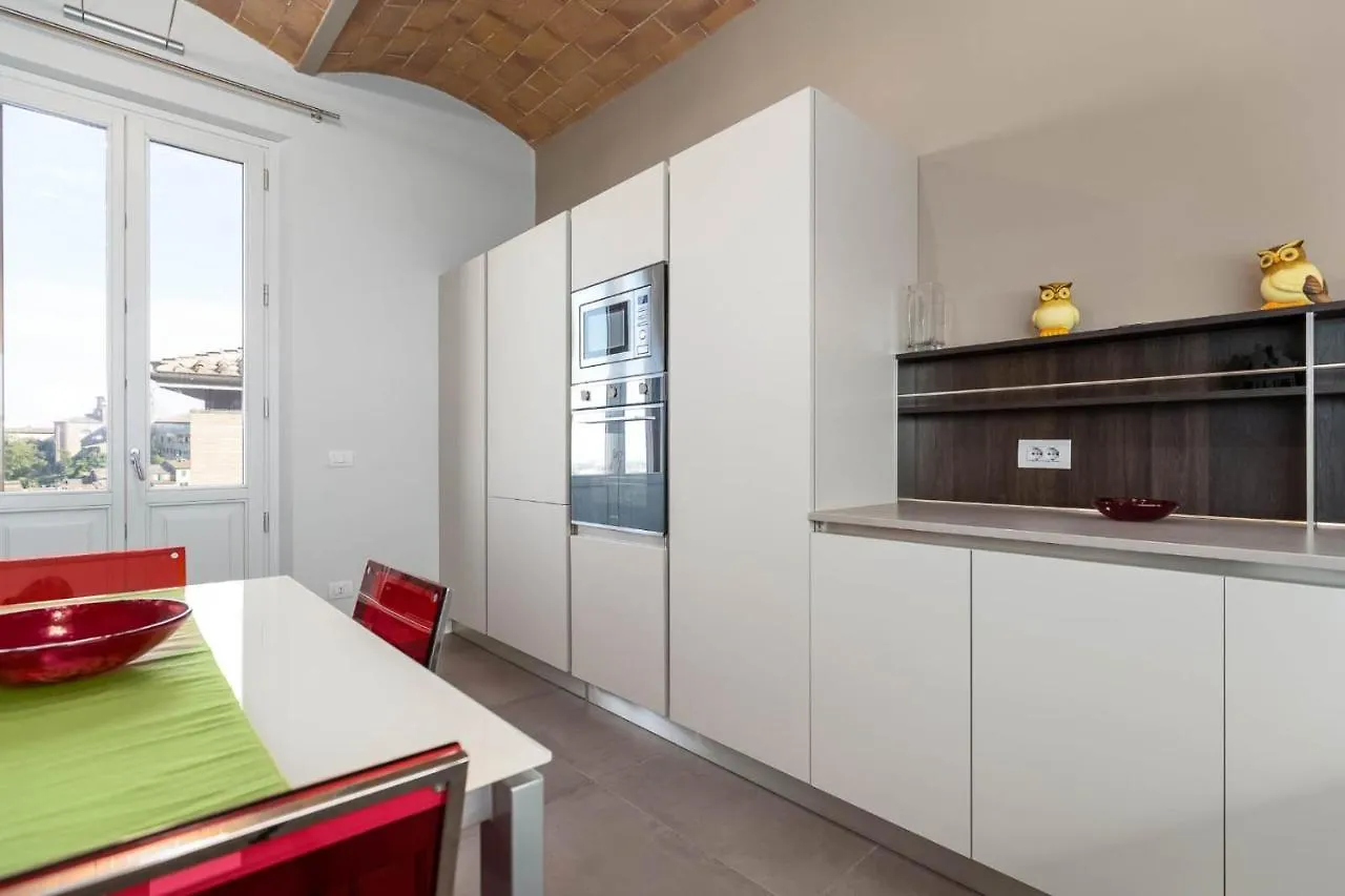 Apartament Siena Historic Center Stylish Flat With Balcony!